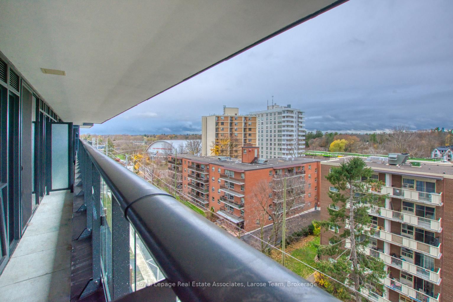 21 Park Street E, Unit 811 - Photo 20