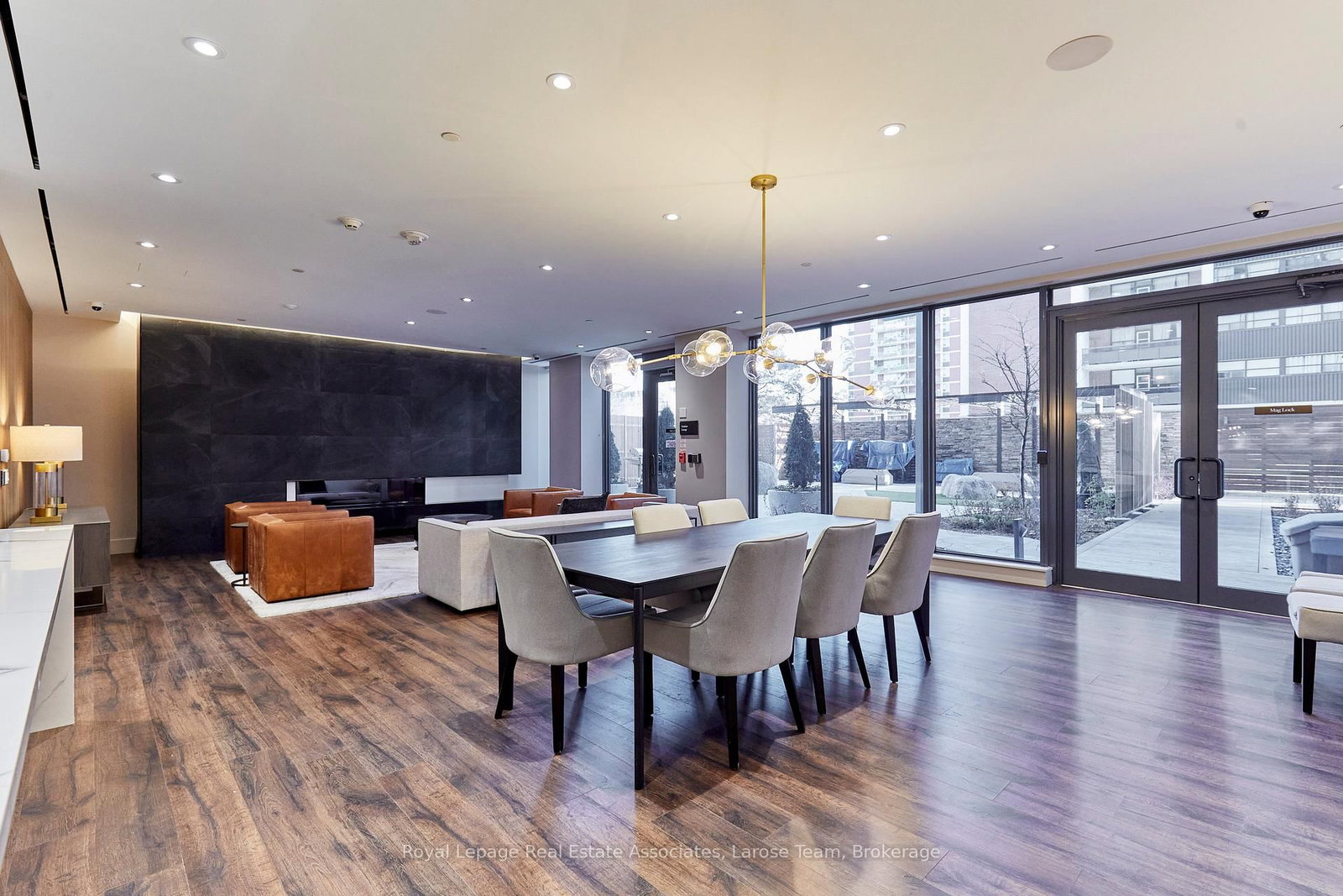 21 Park Street E, Unit 811 - Photo 21