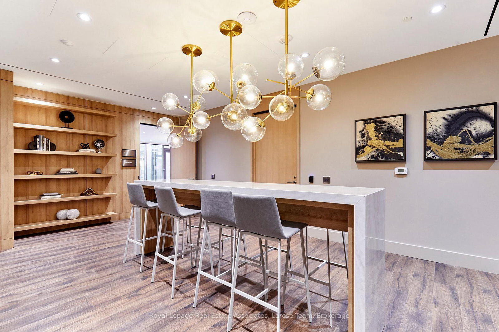 21 Park Street E, Unit 811 - Photo 24