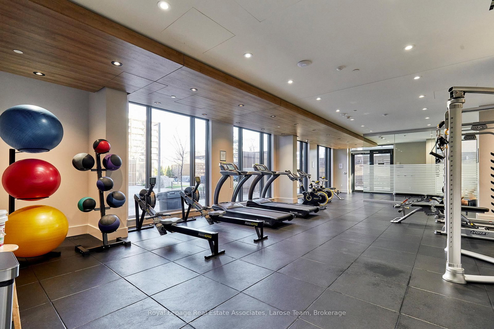 21 Park Street E, Unit 811 - Photo 26