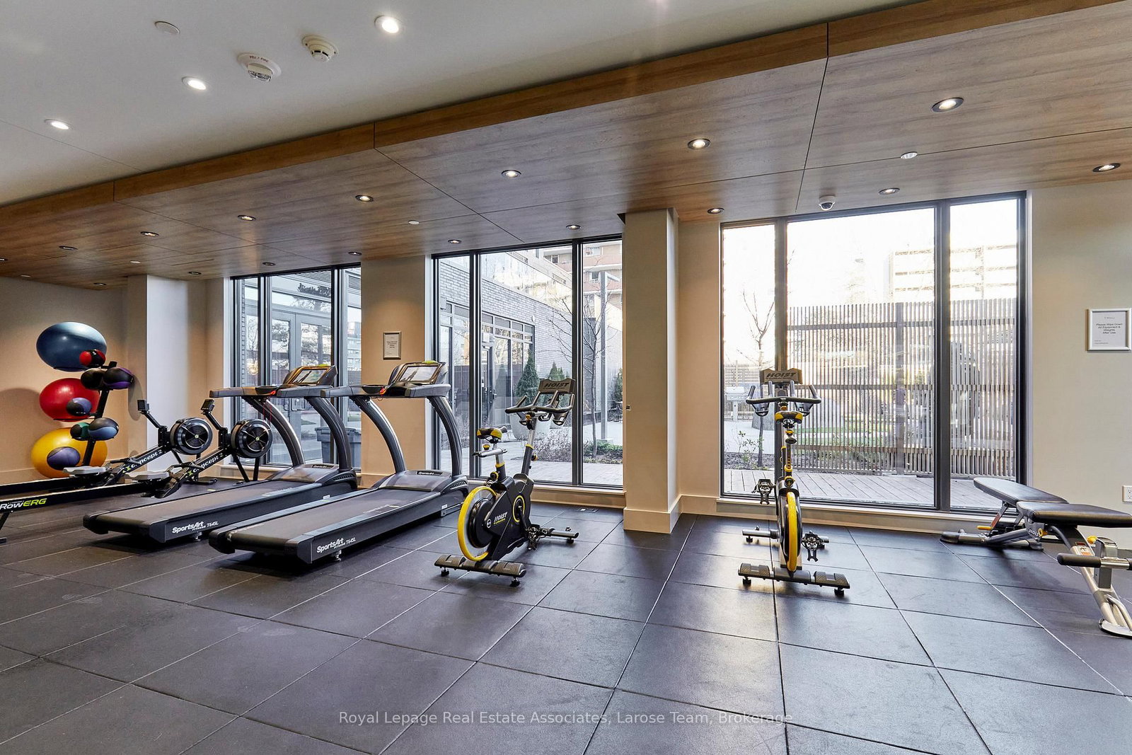 21 Park Street E, Unit 811 - Photo 27