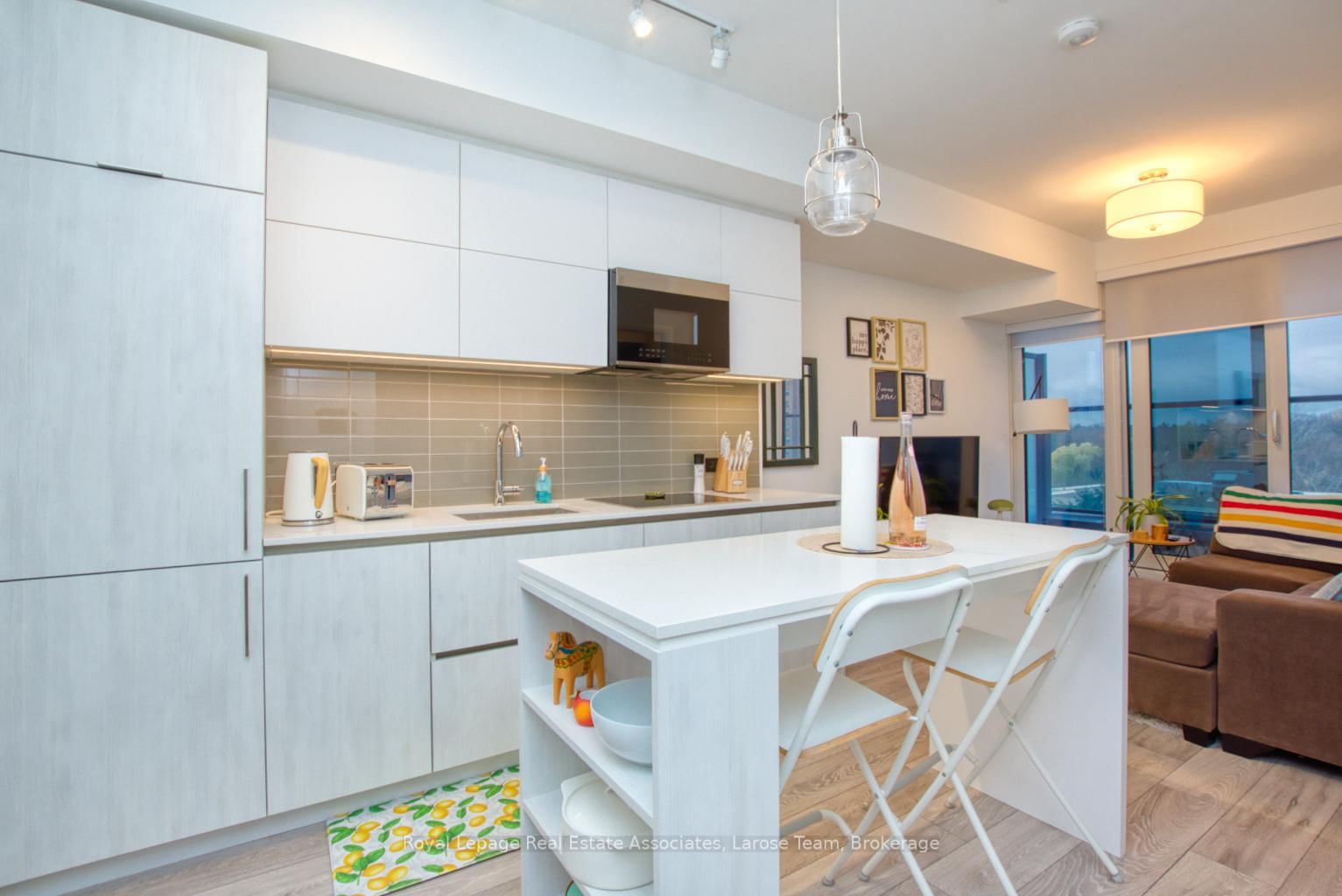 21 Park Street E, Unit 811 - Photo 3