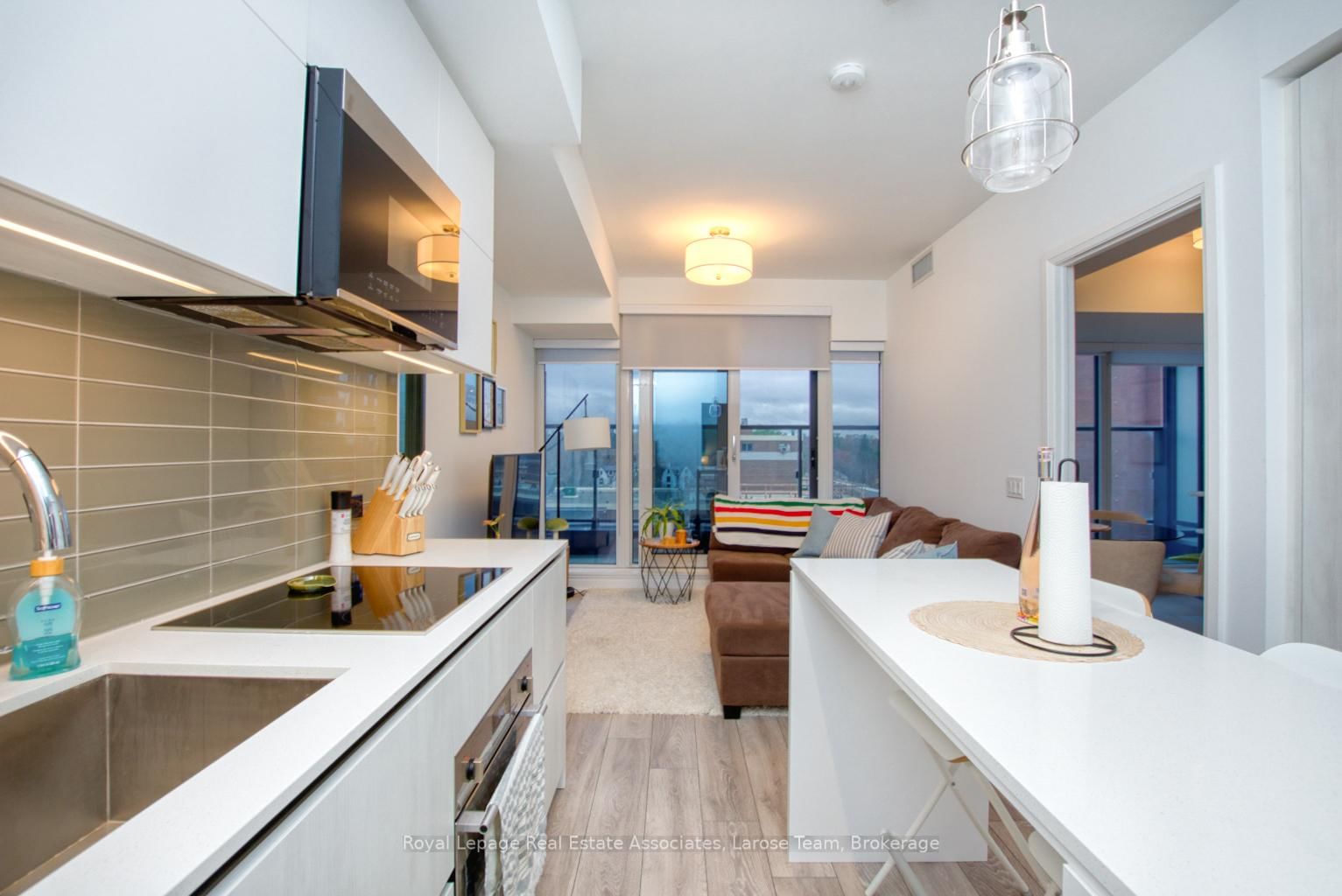 21 Park Street E, Unit 811 - Photo 4