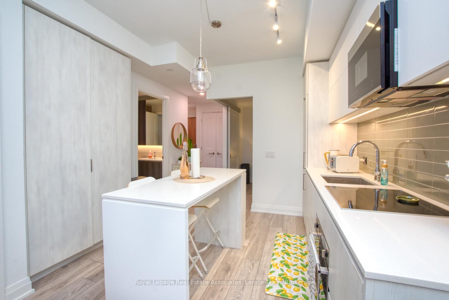 21 Park Street E, Unit 811 - Photo 5