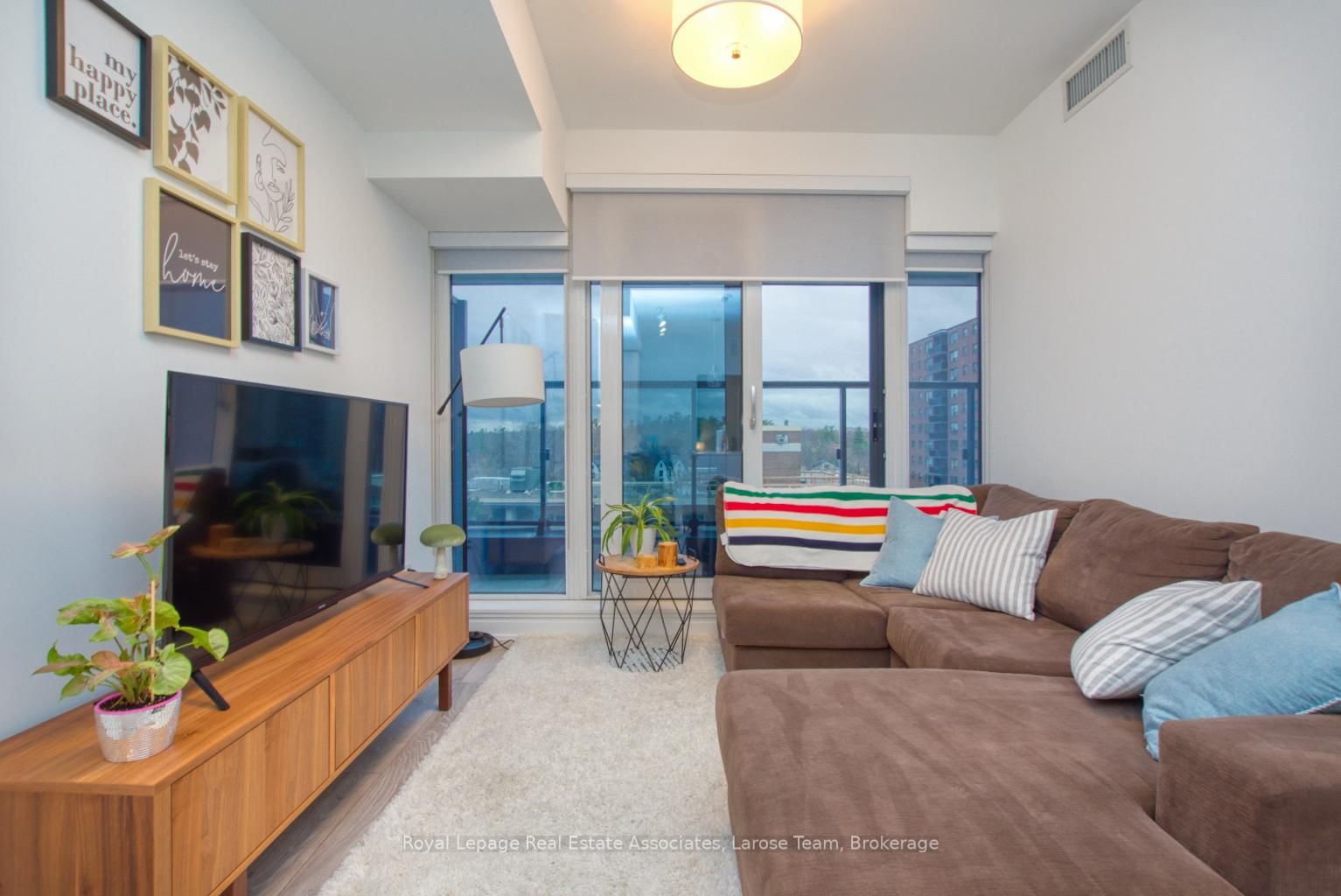 21 Park Street E, Unit 811 - Photo 6
