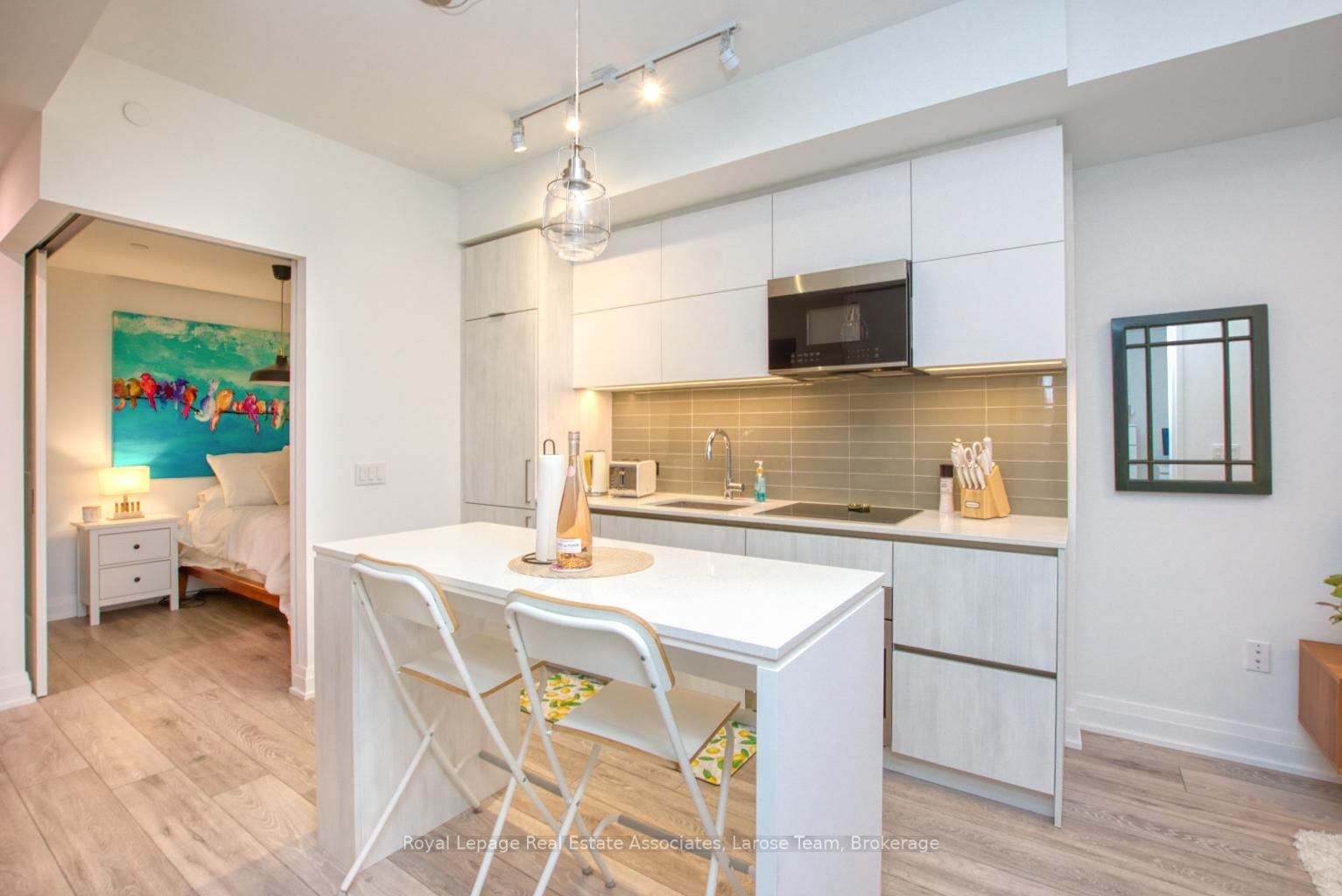 21 Park Street E, Unit 811 - Photo 8