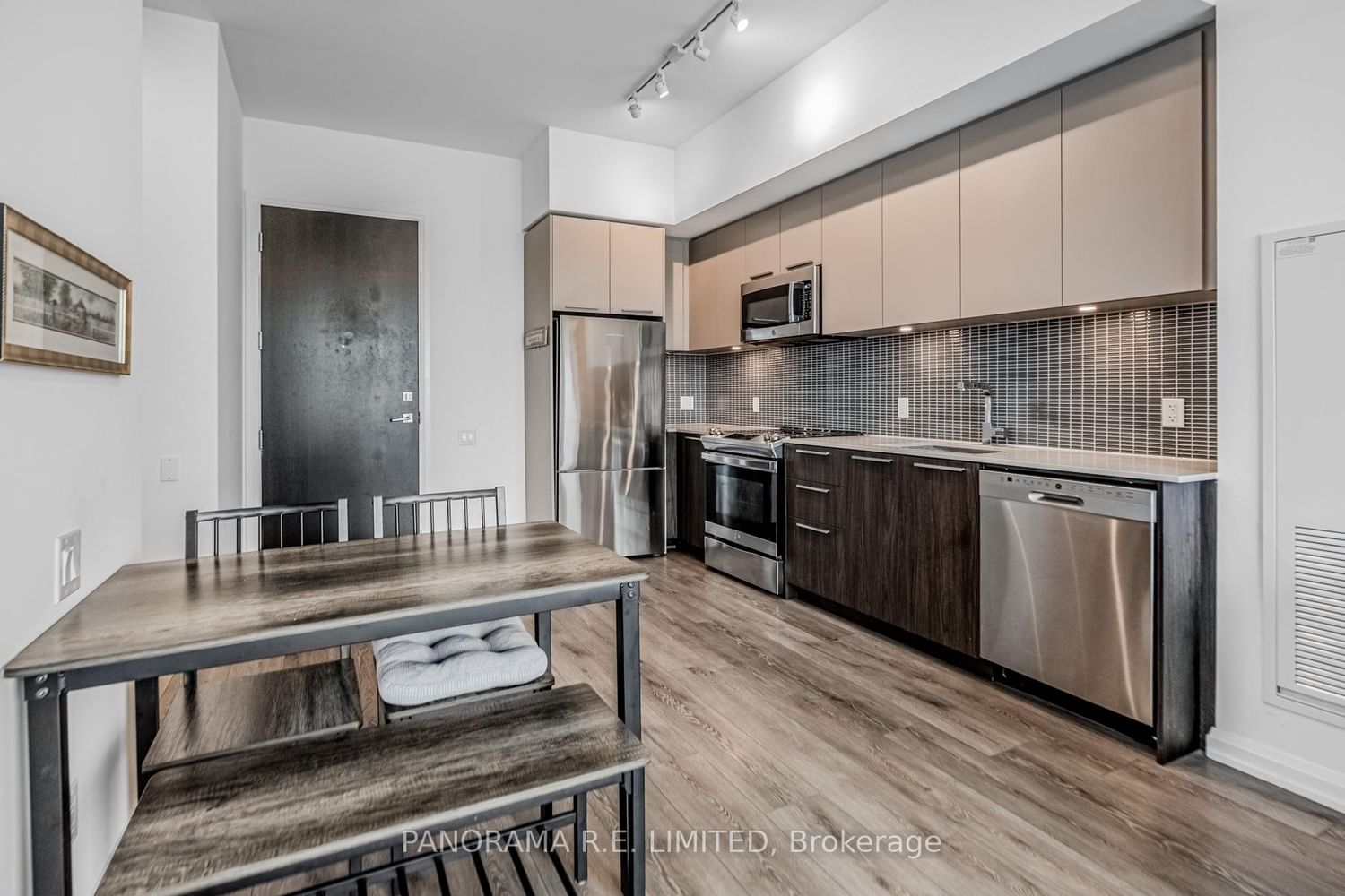 4208 Dundas Street W, Unit 802 - Photo 3