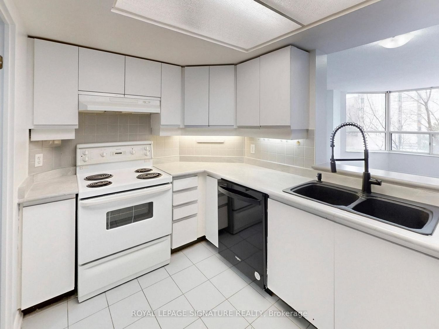 6 Humberline Drive, Unit 303 - Photo 15