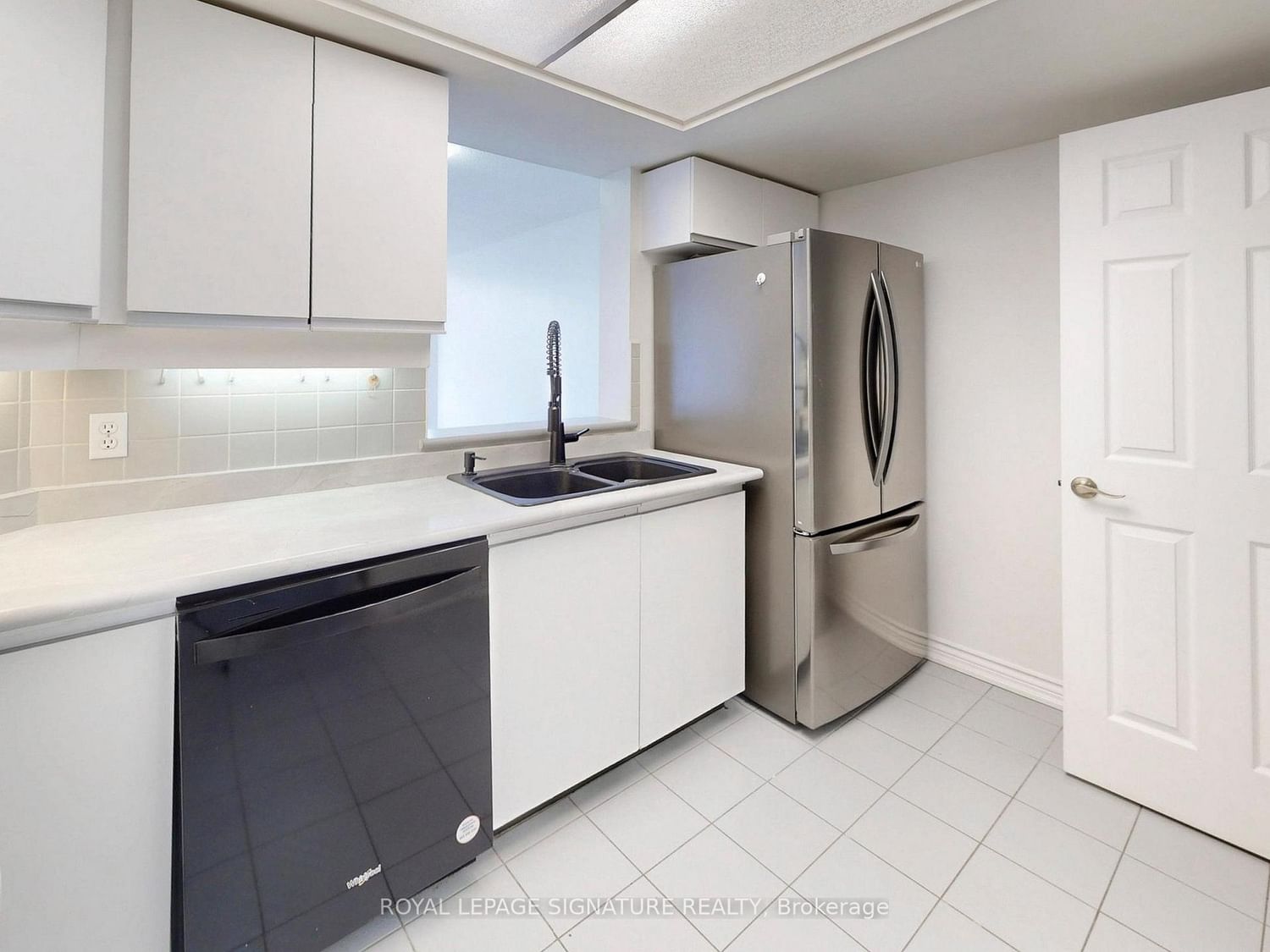 6 Humberline Drive, Unit 303 - Photo 16