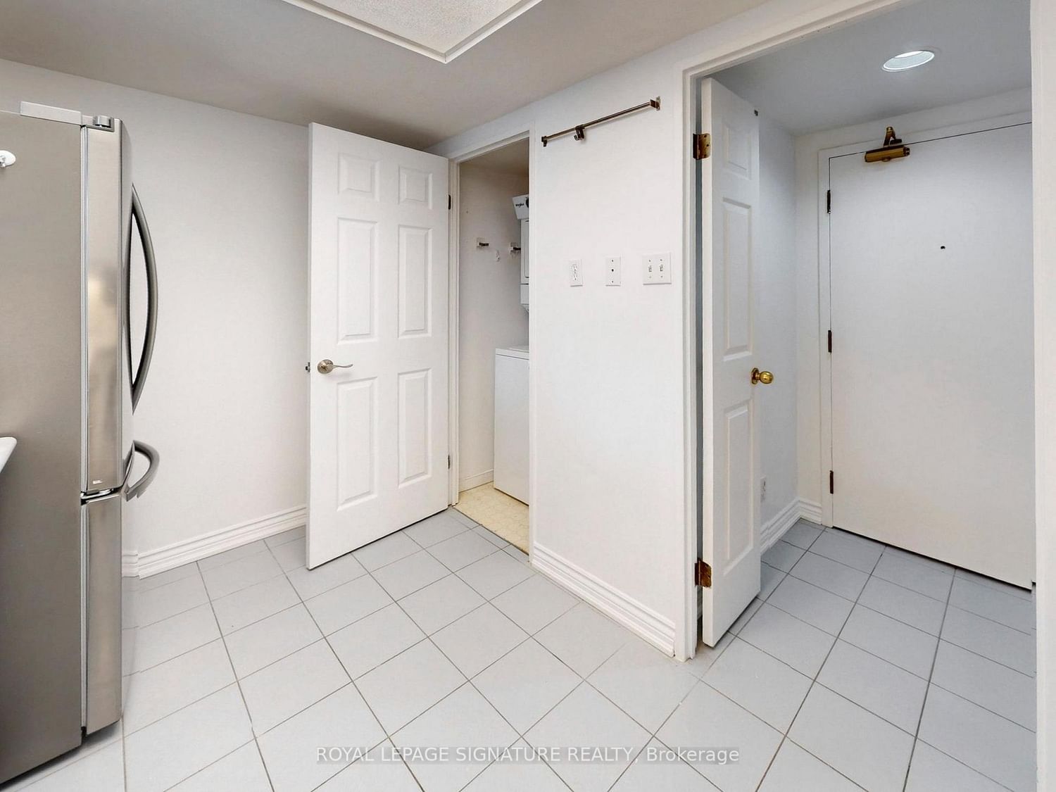 6 Humberline Drive, Unit 303 - Photo 17