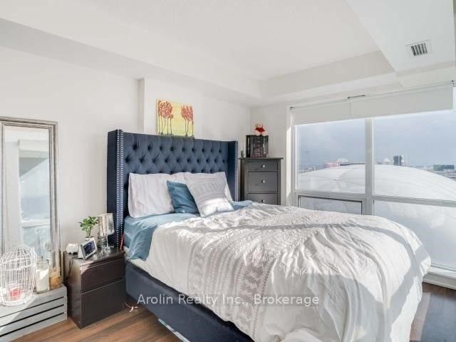 212 - 20 Joe Shuster Way