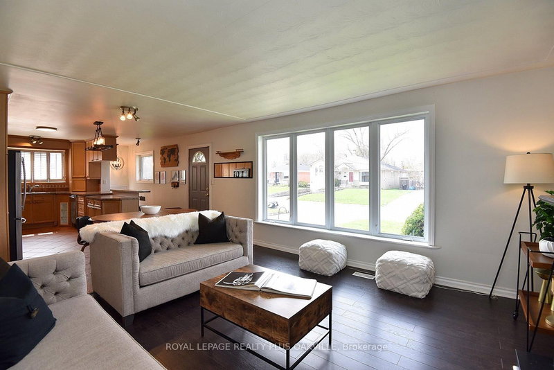 1304 Bunnell Dr, Burlington, L7P 2E1 | Image 3