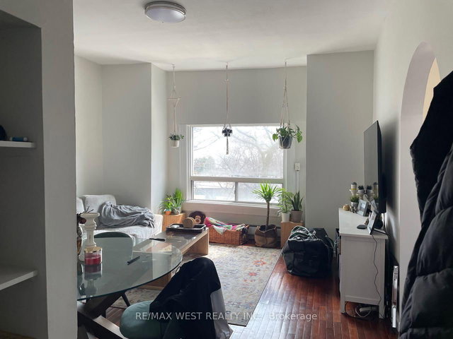 2 - 96 Springhurst Avenue