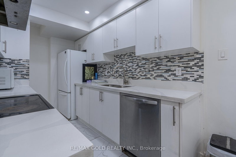 102 Bunchberry Way, Brampton, L6R 2E8 | Image 2