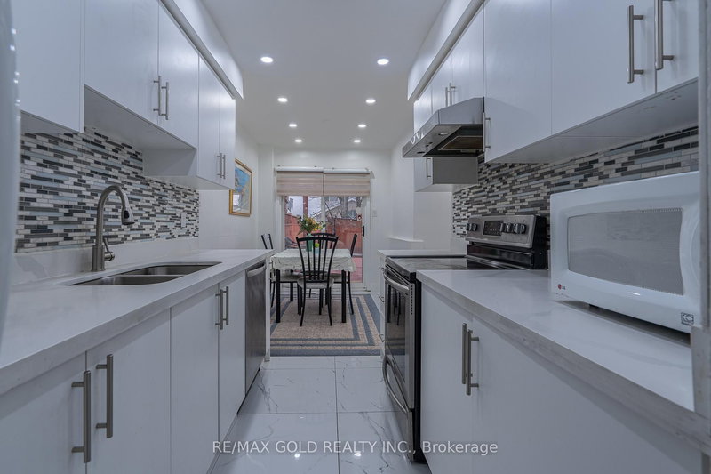 102 Bunchberry Way, Brampton, L6R 2E8 | Image 3