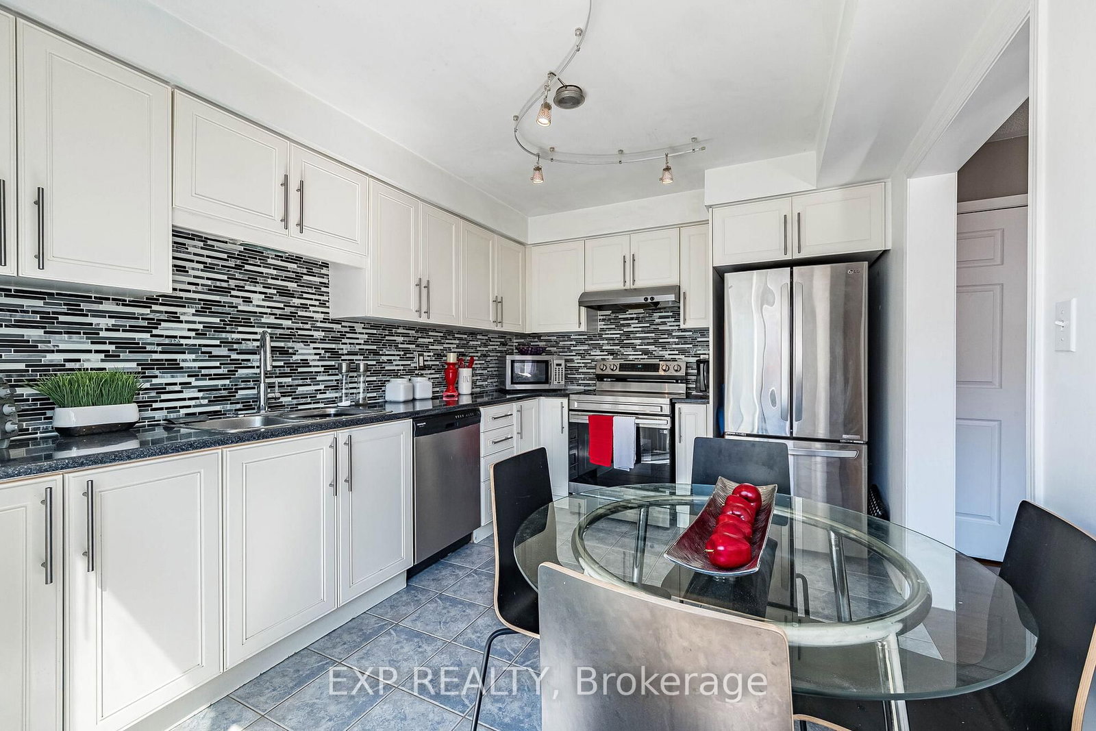 Semi-Detached House for sale at 53 Sweetwood Circle, Brampton, Ontario, L7A 2X7 - Fletcher's Meadow - MLS: W13006352