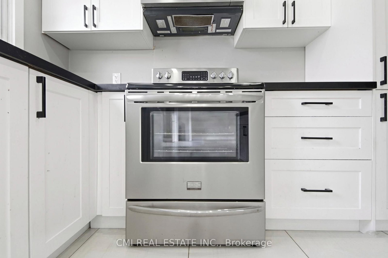 Detached House for sale at 8 Huronia Court, Brampton, Ontario, L6S 2C7 - Central Park - MLS: W13006368