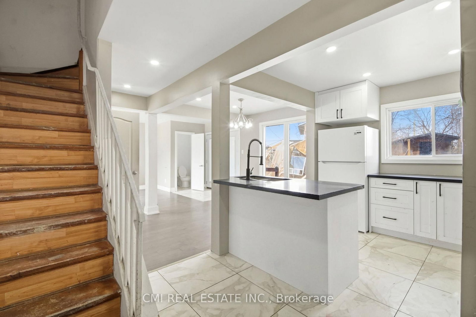 Detached House for sale at 8 Huronia Court, Brampton, Ontario, L6S 2C7 - Central Park - MLS: W13006368