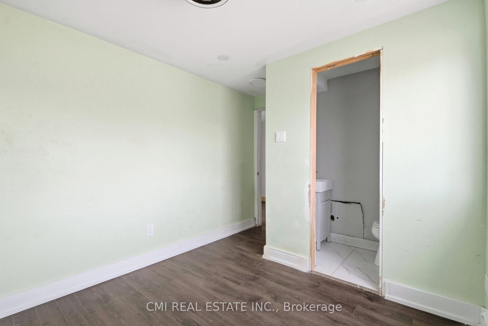 Detached House for sale at 8 Huronia Court, Brampton, Ontario, L6S 2C7 - Central Park - MLS: W13006368