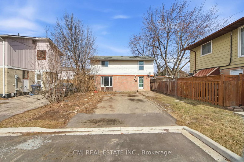 8 Huronia Crt, Brampton, L6S 2C7 | Image 2