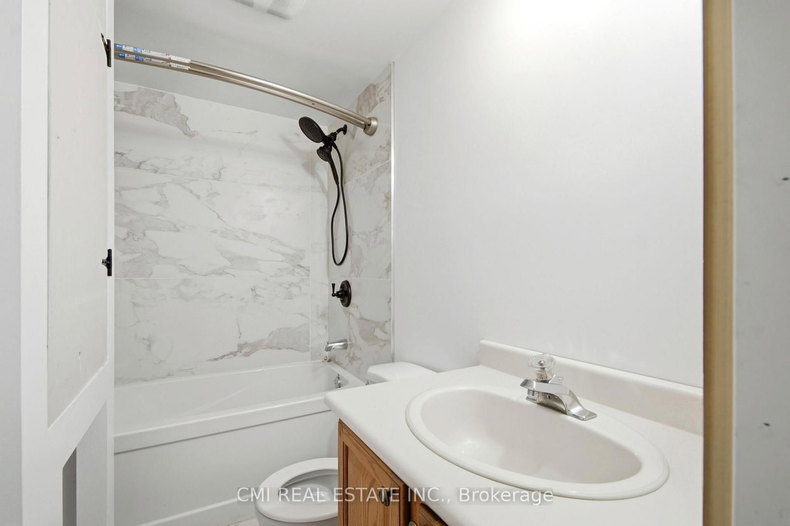 Detached House for sale at 8 Huronia Court, Brampton, Ontario, L6S 2C7 - Central Park - MLS: W13006368