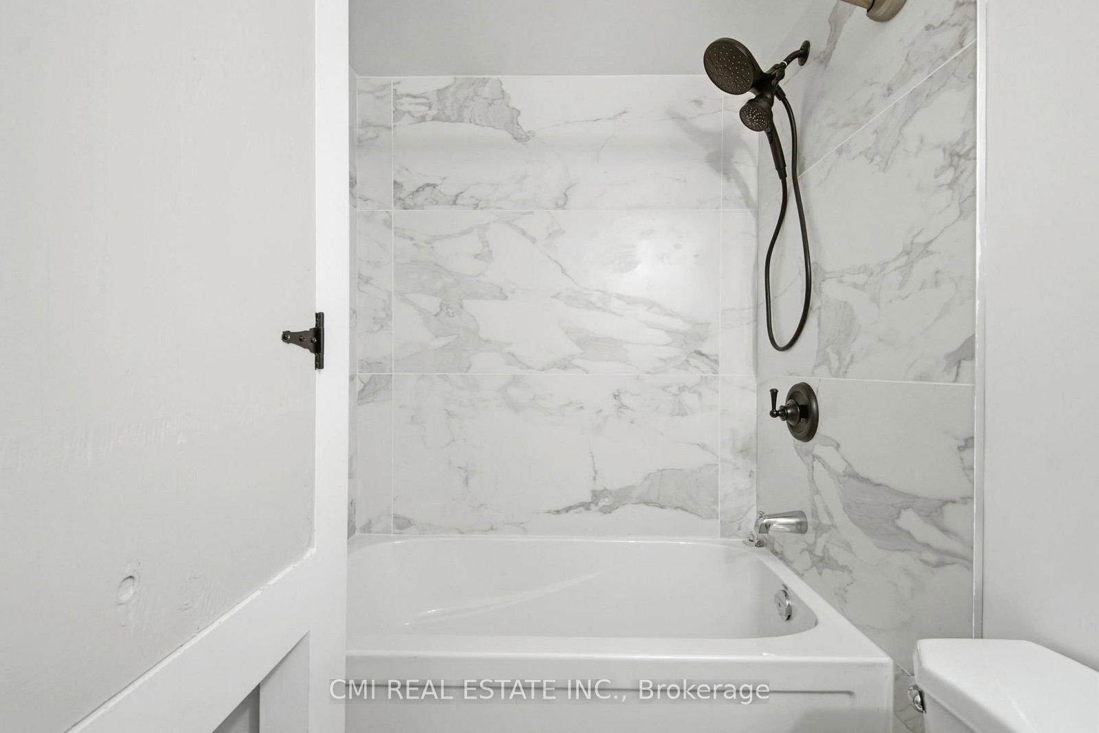 Detached House for sale at 8 Huronia Court, Brampton, Ontario, L6S 2C7 - Central Park - MLS: W13006368