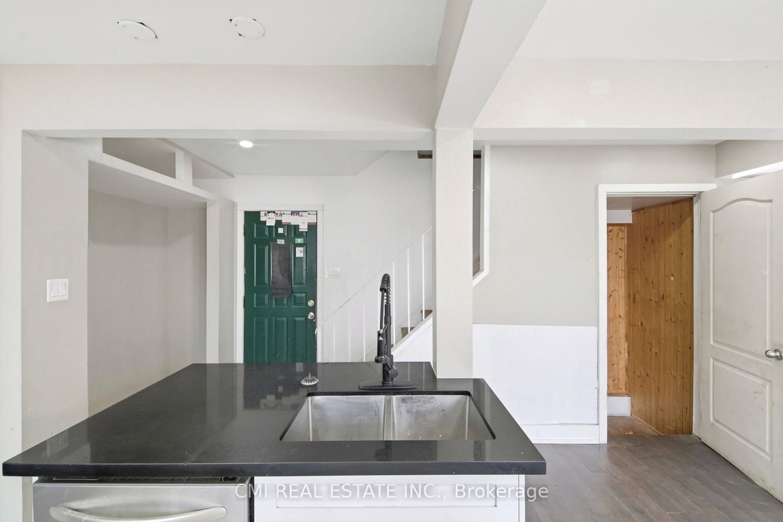 Detached House for sale at 8 Huronia Court, Brampton, Ontario, L6S 2C7 - Central Park - MLS: W13006368