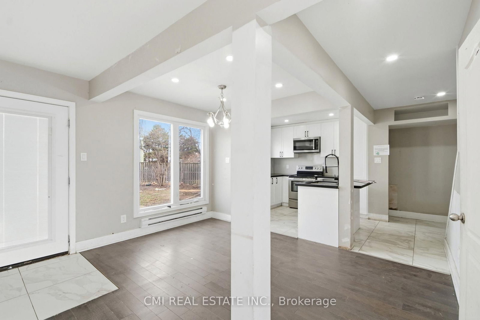 Detached House for sale at 8 Huronia Court, Brampton, Ontario, L6S 2C7 - Central Park - MLS: W13006368