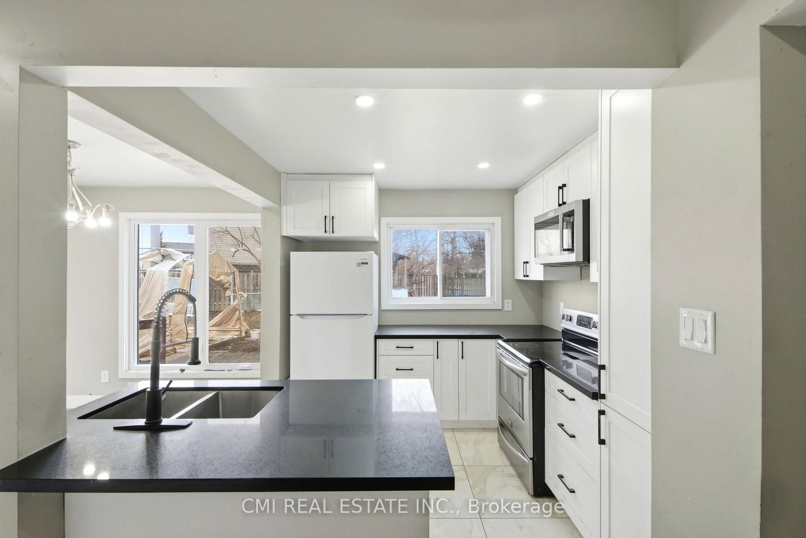 Detached House for sale at 8 Huronia Court, Brampton, Ontario, L6S 2C7 - Central Park - MLS: W13006368