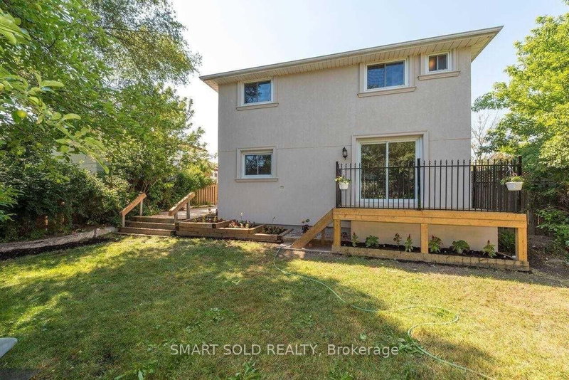 Main - 1116 Pomona Crt, Mississauga, L5C 1N2 | Image 3