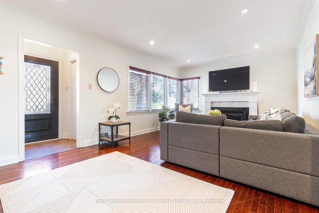 1166 Mineola Gardens