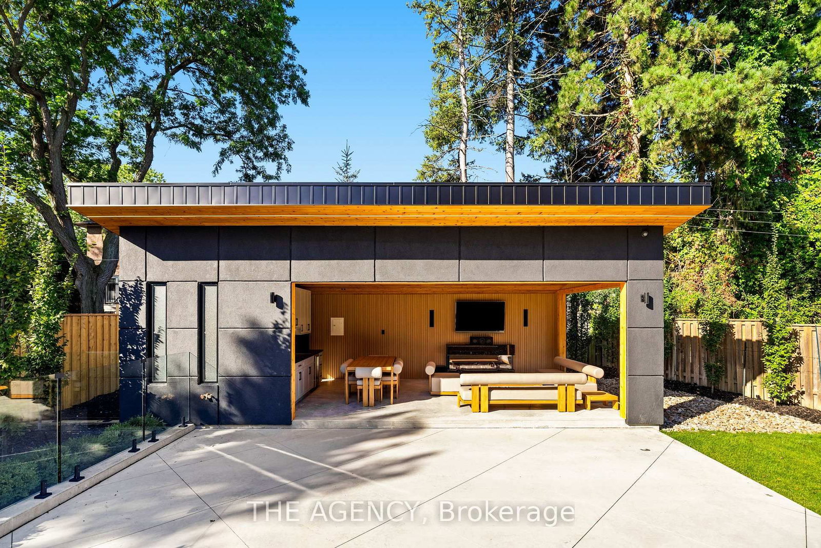 Detached House for sale at 11 Burrows Avenue, Toronto, Ontario, M9B 4W8 - Islington-City Centre West - MLS: W13006670