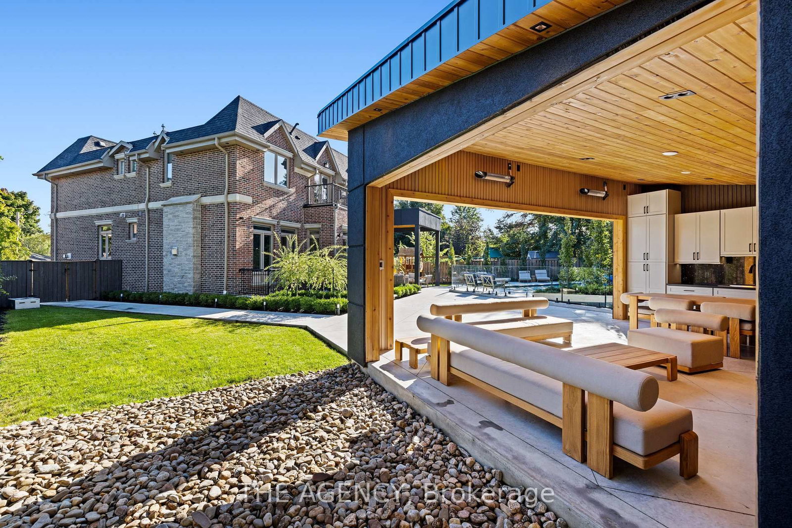 Detached House for sale at 11 Burrows Avenue, Toronto, Ontario, M9B 4W8 - Islington-City Centre West - MLS: W13006670