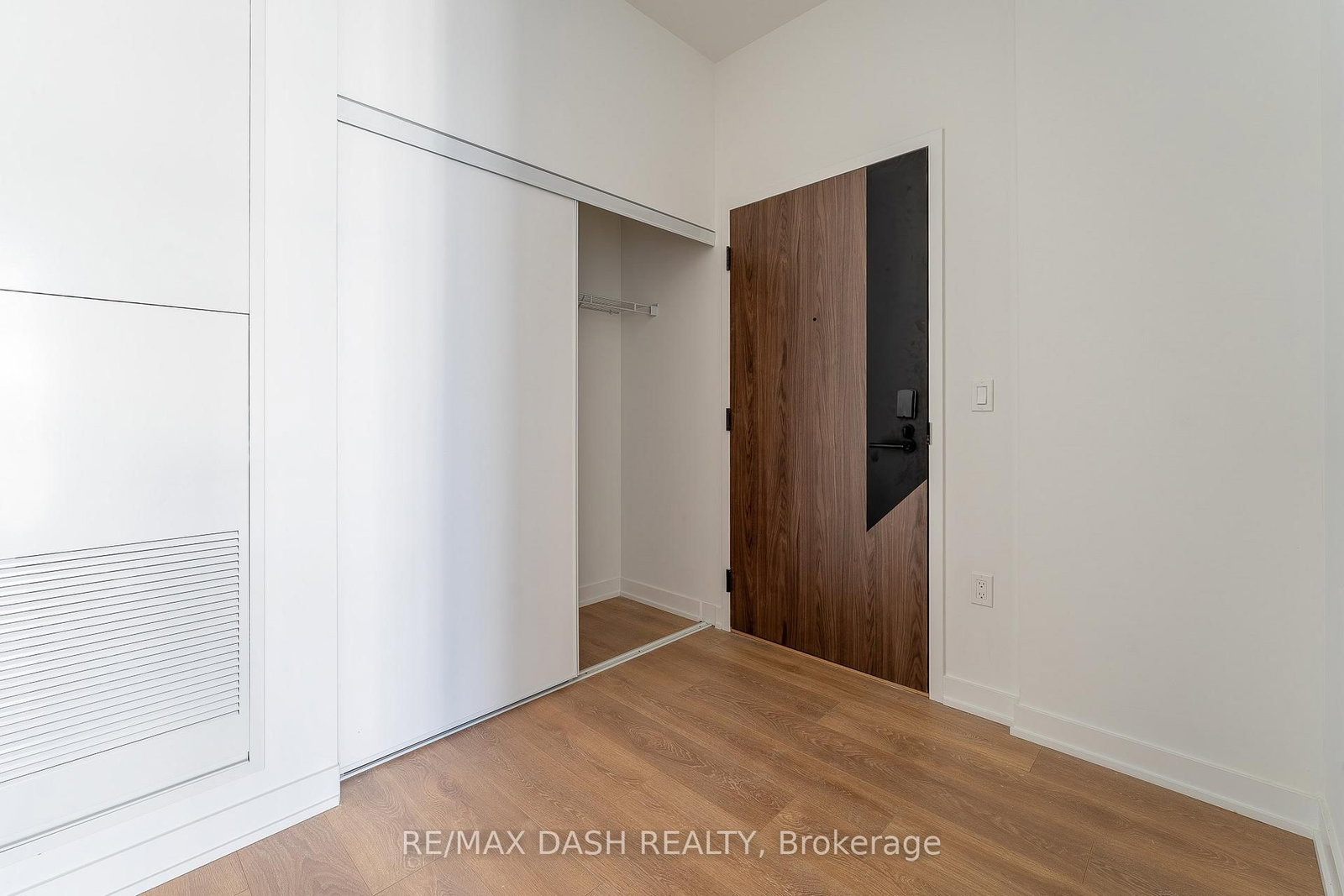 1037 THE QUEENSWAY Avenue, Unit 910 - Photo 11