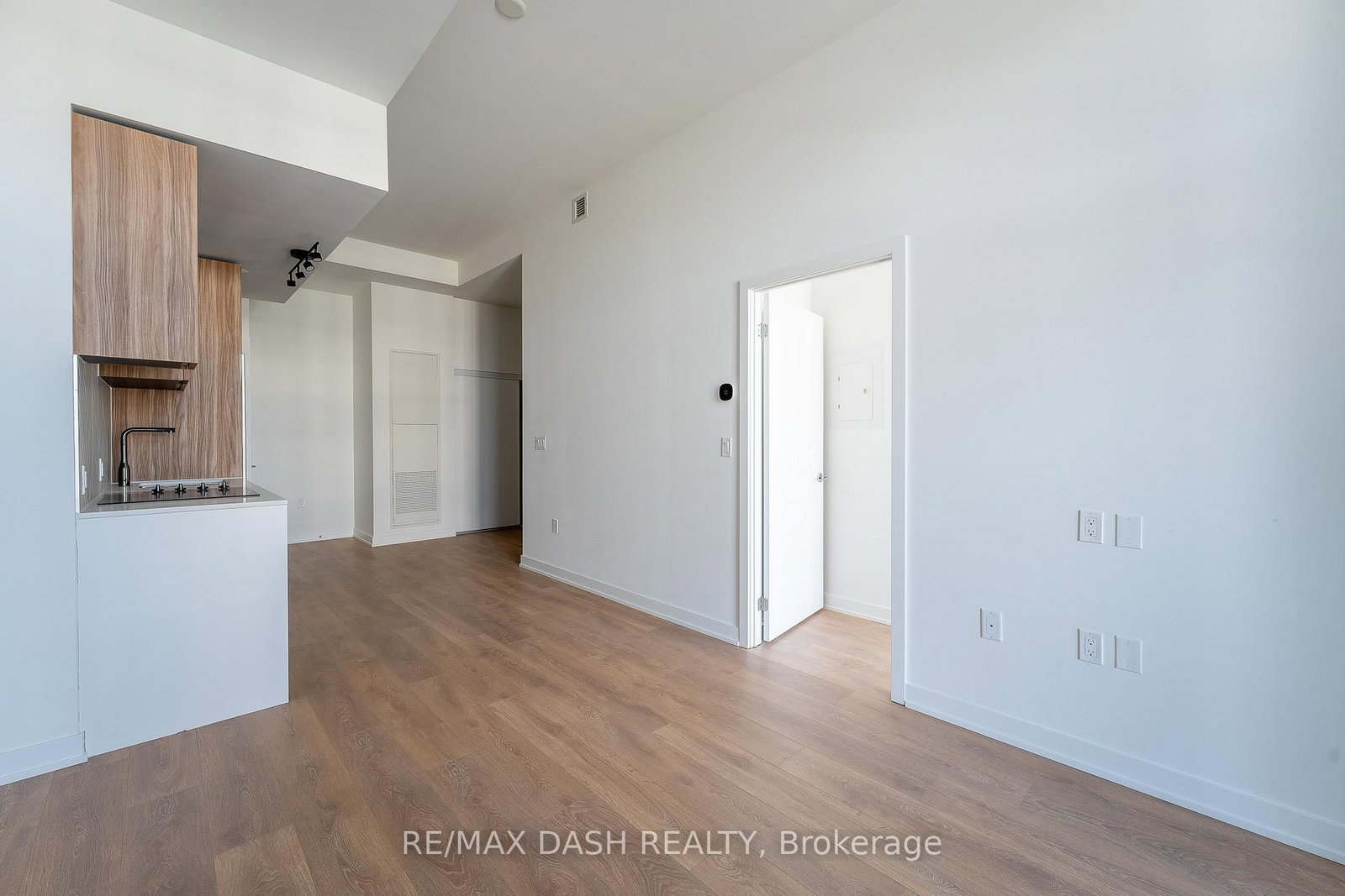 1037 THE QUEENSWAY Avenue, Unit 910 - Photo 13