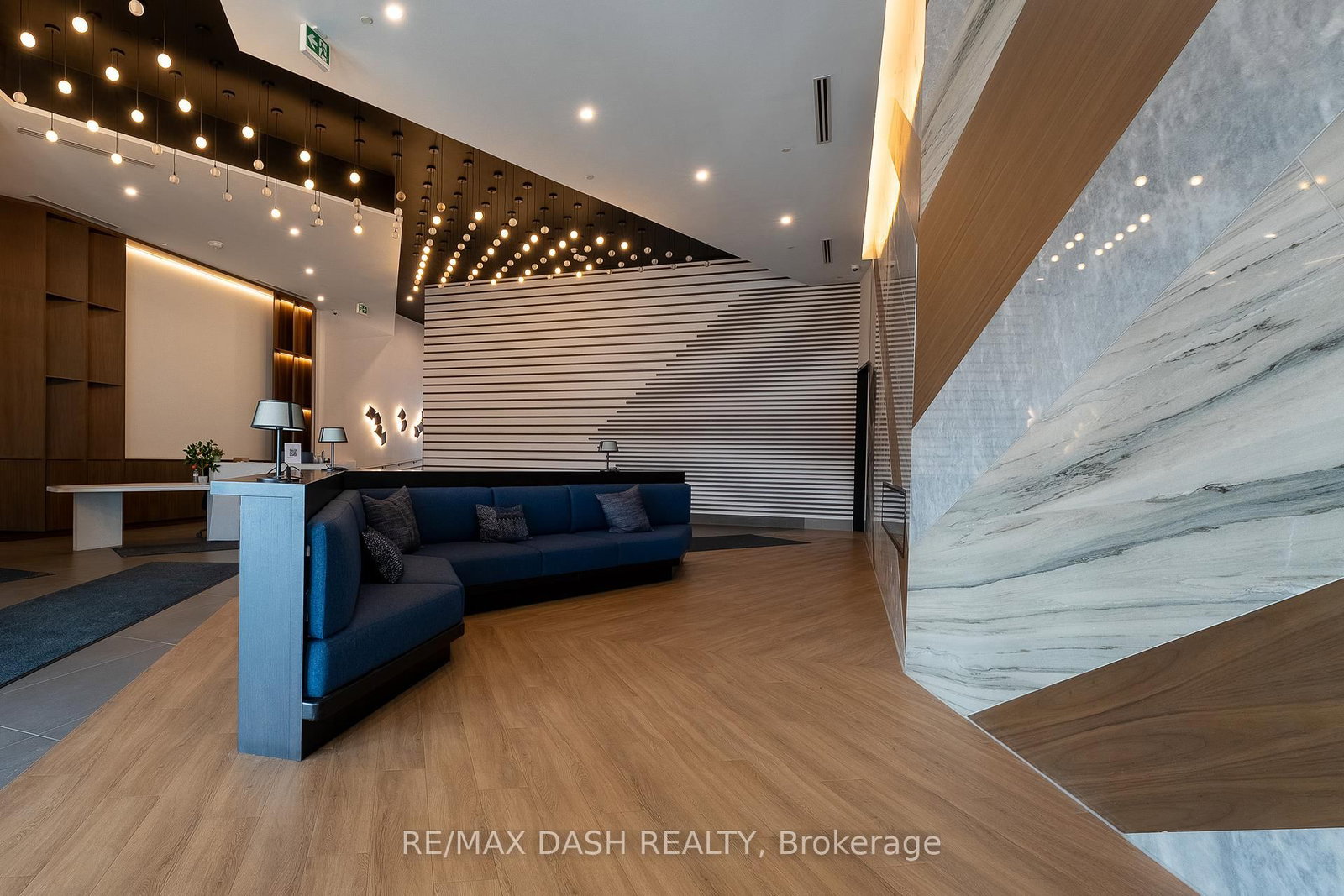 1037 THE QUEENSWAY Avenue, Unit 910 - Photo 2