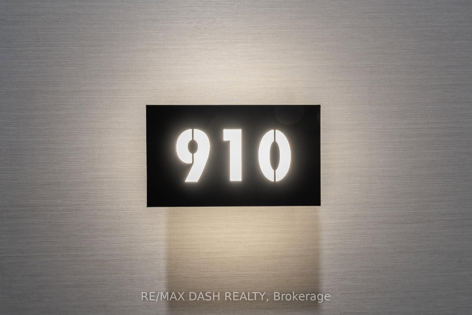 1037 THE QUEENSWAY Avenue, Unit 910 - Photo 5