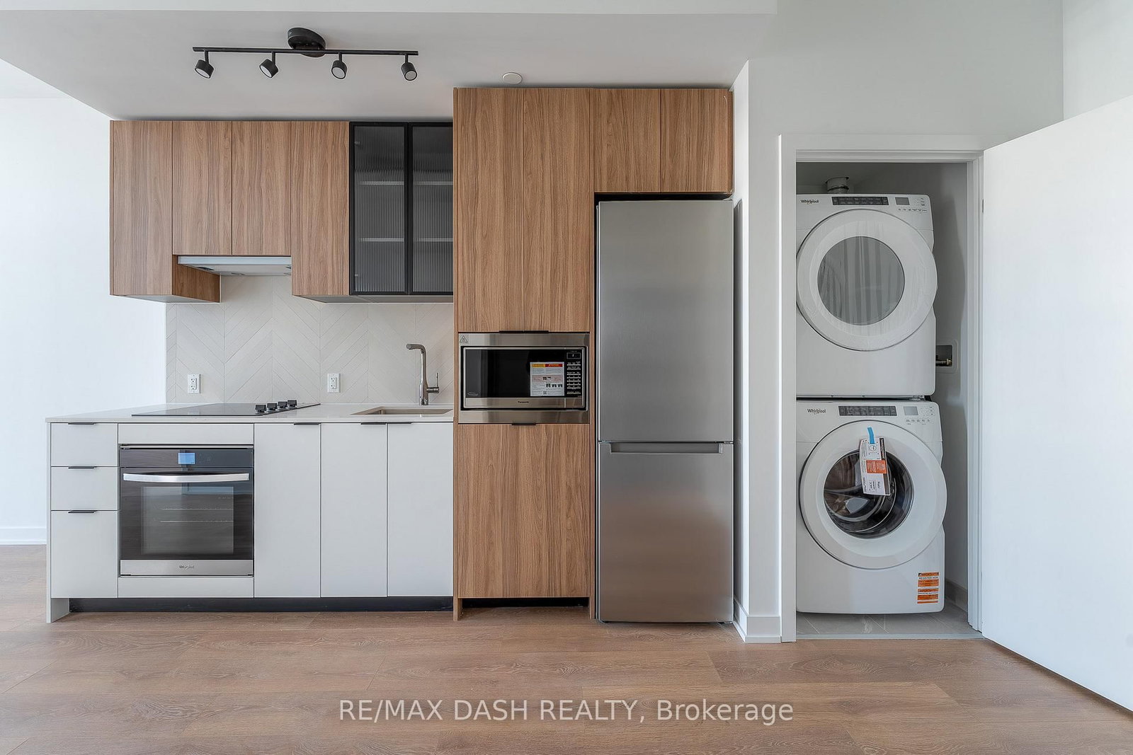 1037 THE QUEENSWAY Avenue, Unit 910 - Photo 6