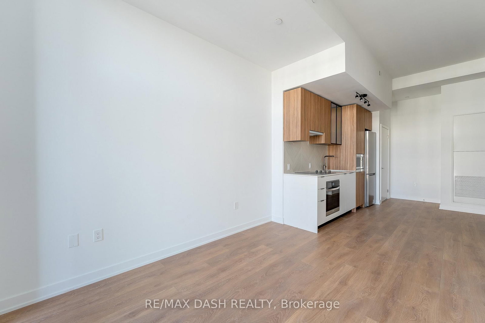 1037 THE QUEENSWAY Avenue, Unit 910 - Photo 8