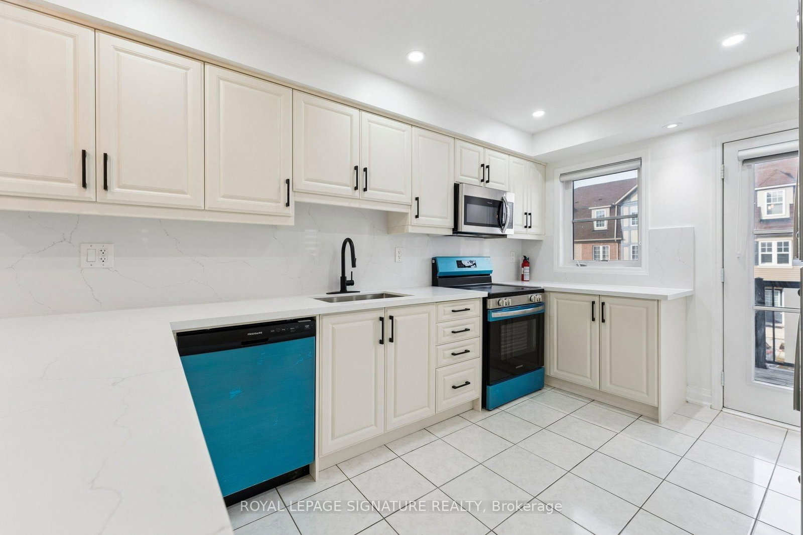 122 Baycliffe Crescent - Photo 14