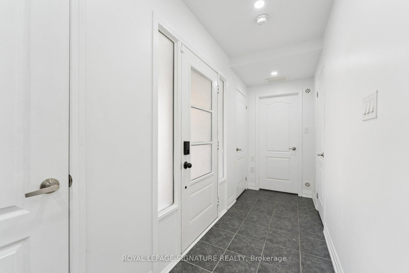 122 Baycliffe Crescent - Photo 8