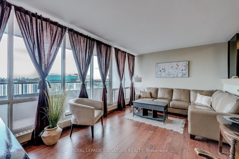 611 - 1 Four Winds Dr, Toronto, M3J 2T1 | Image 2