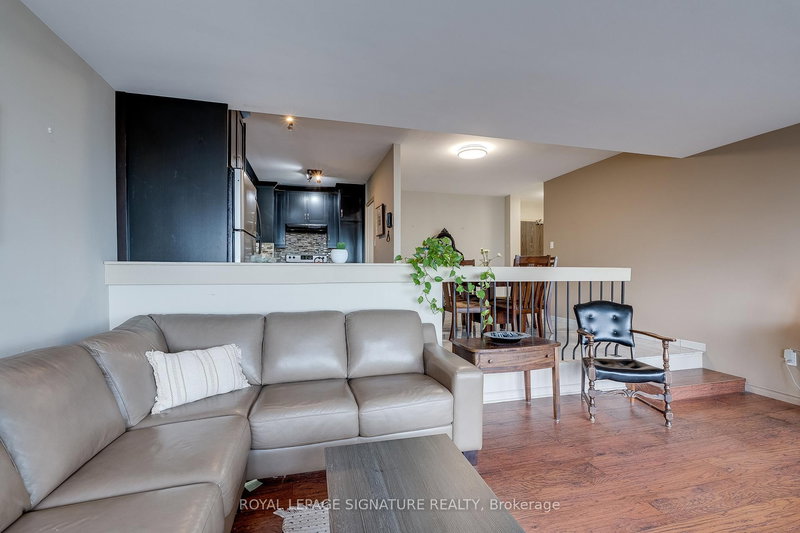 611 - 1 Four Winds Dr, Toronto, M3J 2T1 | Image 3