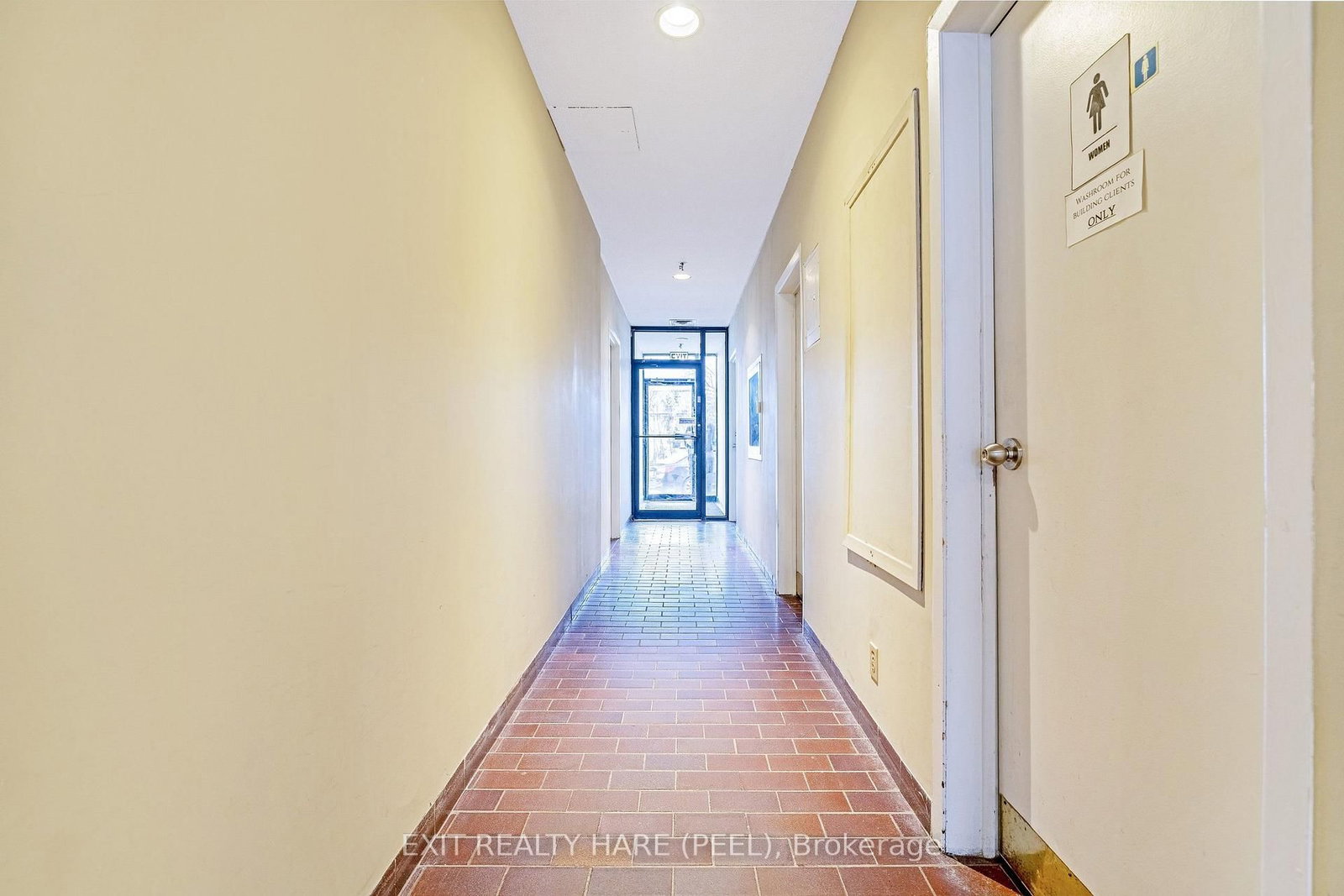 134 Queen Street E - Photo 39