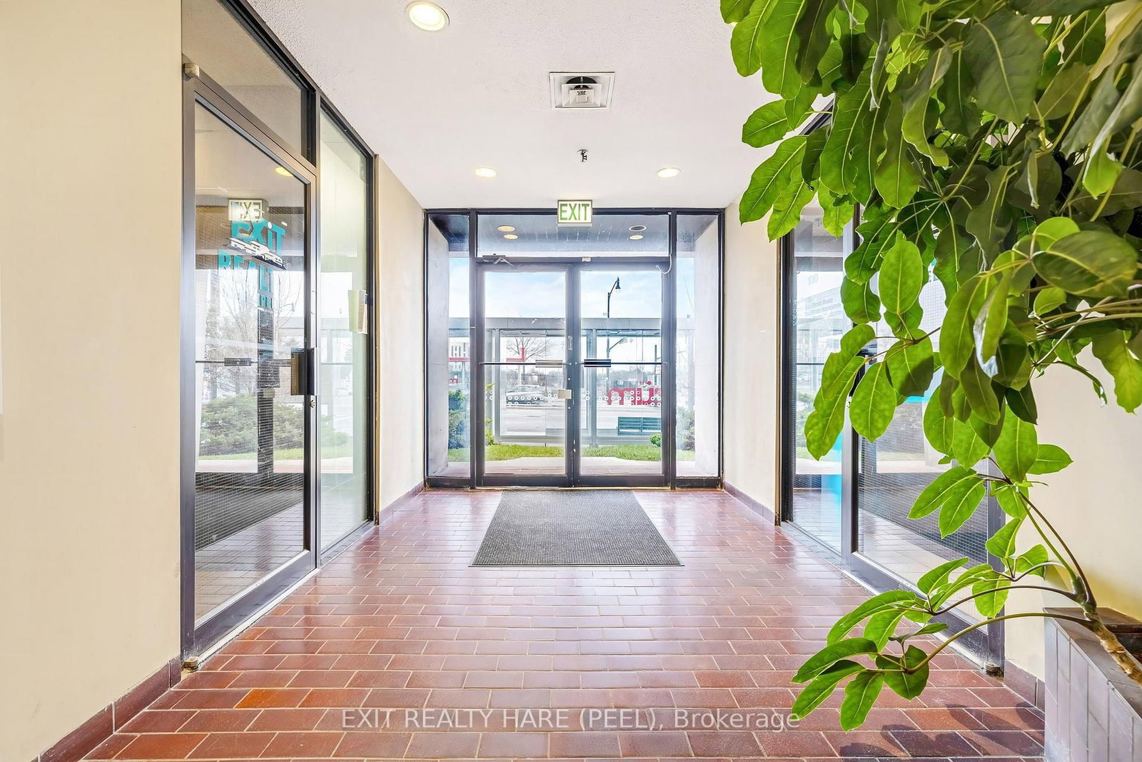 134 Queen Street E - Photo 8