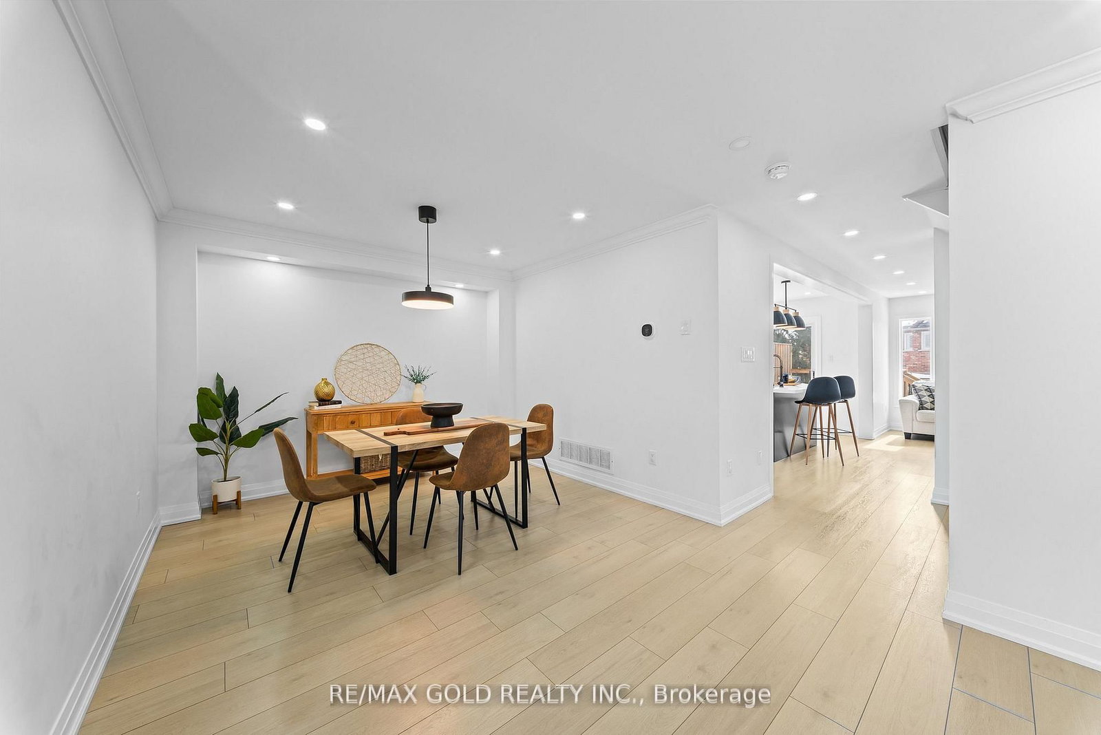 Detached House for sale at 18 Russell Street, Halton Hills, Ontario, L7G 5Y7 - Georgetown - MLS: W13006792