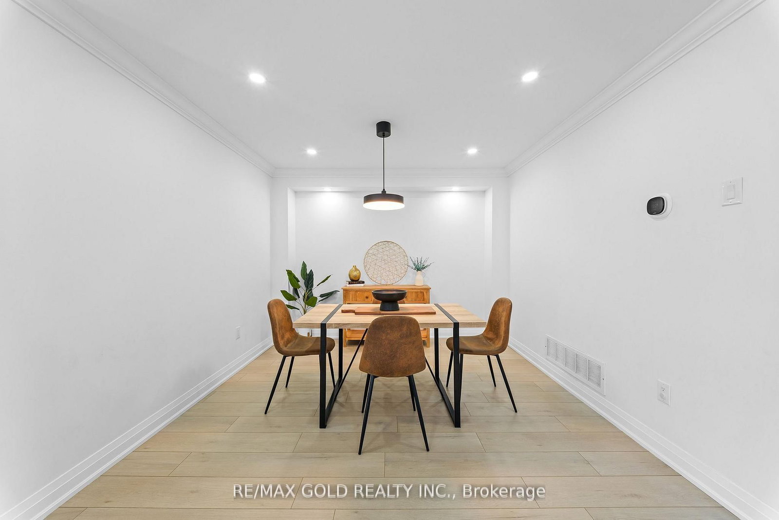 Detached House for sale at 18 Russell Street, Halton Hills, Ontario, L7G 5Y7 - Georgetown - MLS: W13006792