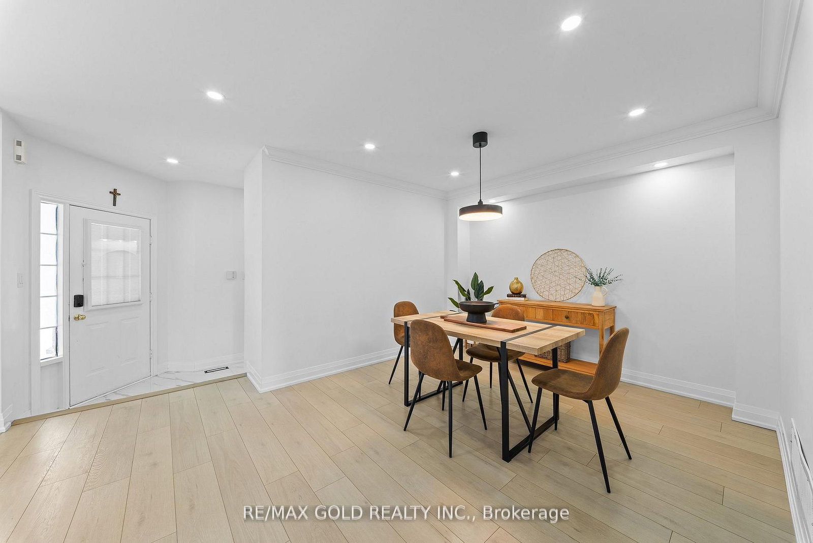 Detached House for sale at 18 Russell Street, Halton Hills, Ontario, L7G 5Y7 - Georgetown - MLS: W13006792