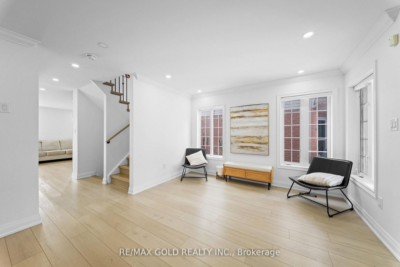 Detached House for sale at 18 Russell Street, Halton Hills, Ontario, L7G 5Y7 - Georgetown - MLS: W13006792