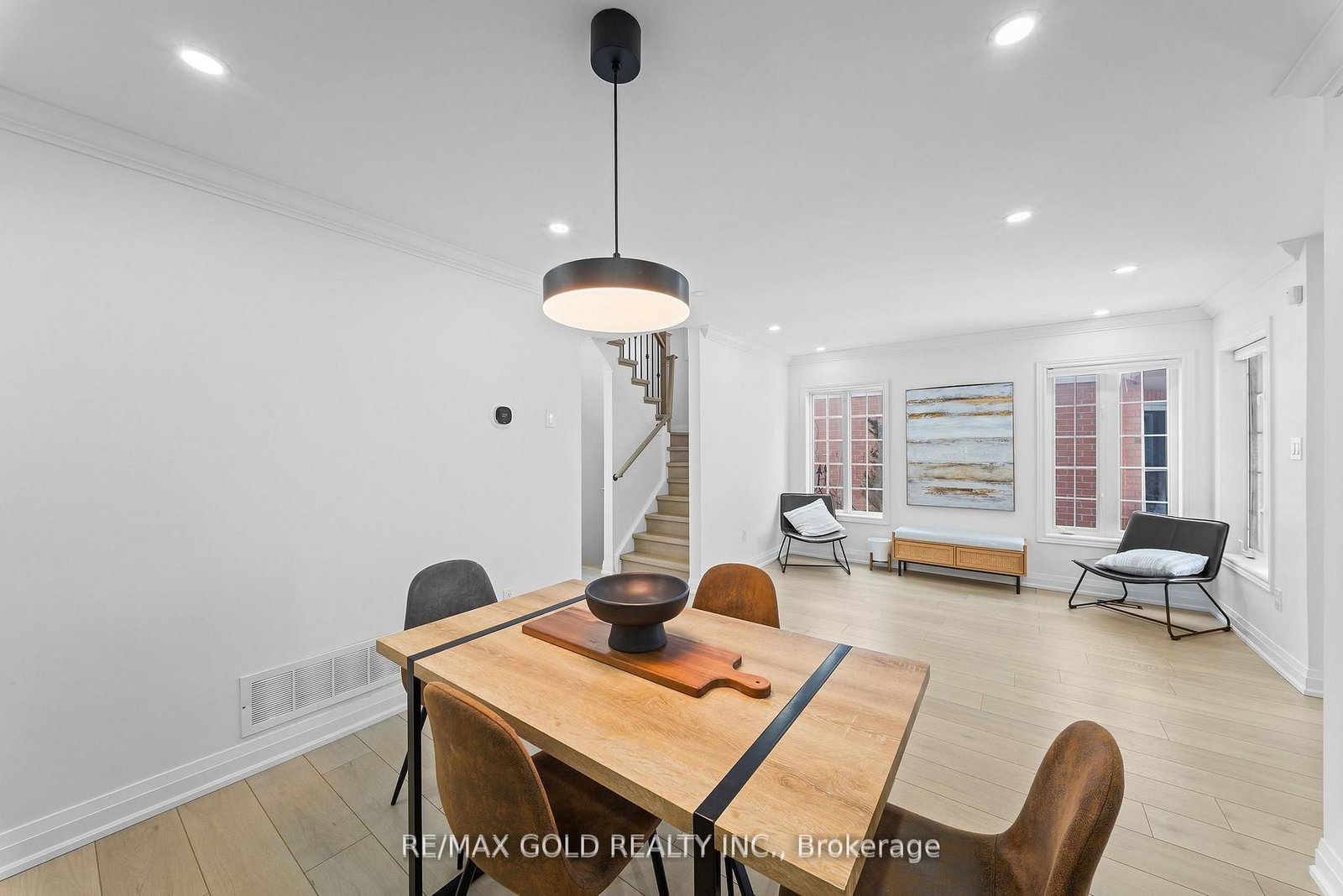 Detached House for sale at 18 Russell Street, Halton Hills, Ontario, L7G 5Y7 - Georgetown - MLS: W13006792